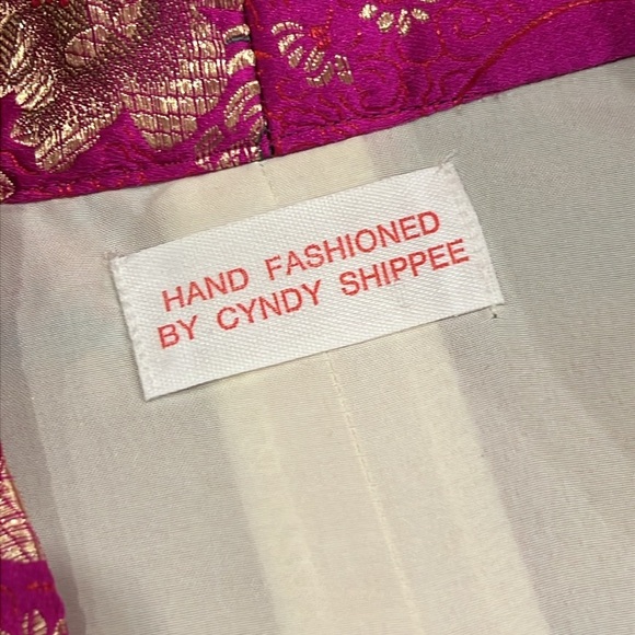 🌸 Stunning Pink Kimono Robe - Picture 4 of 8